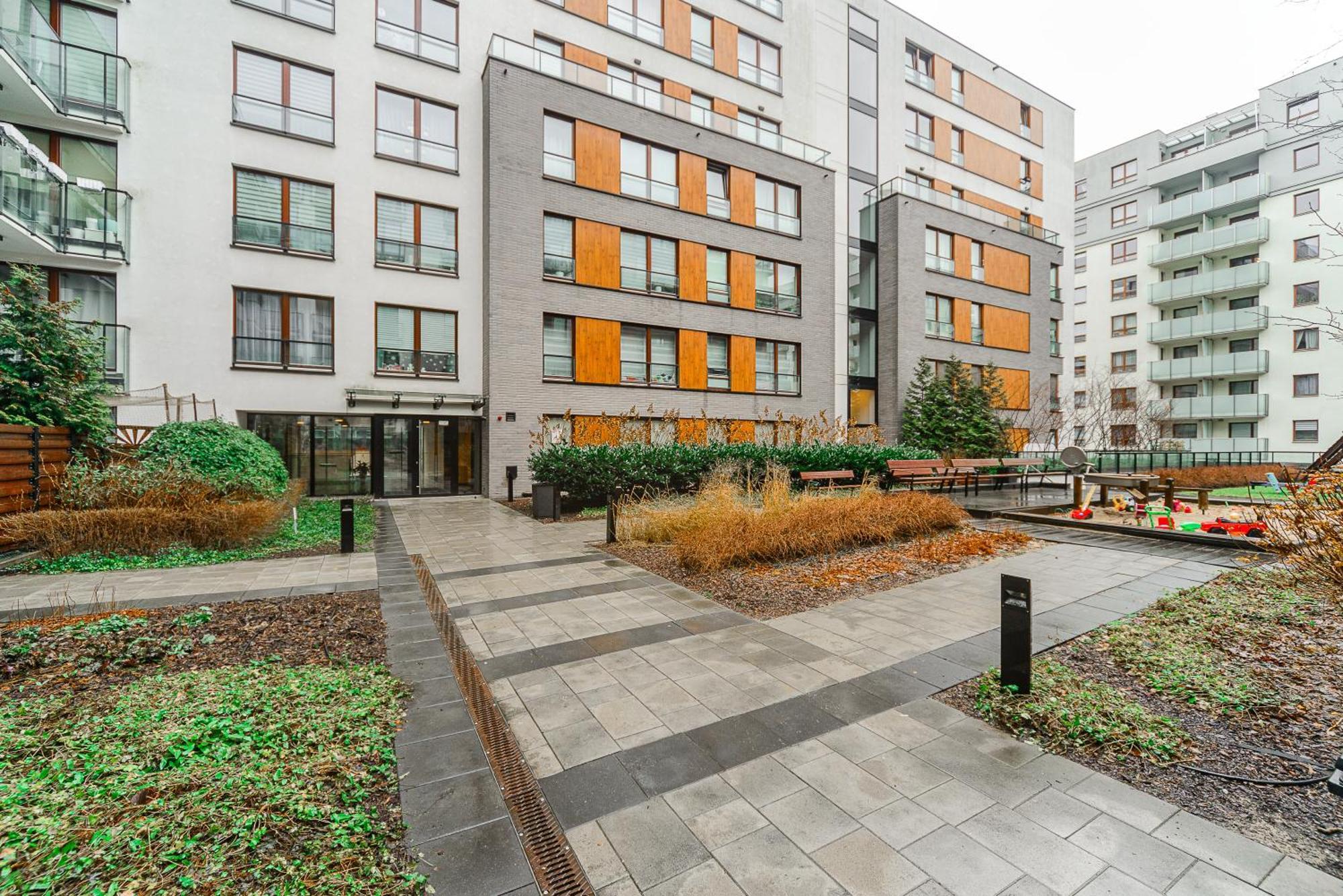 Cozy Family Apartments With Balcony Near Zlote Tarasy Warsaw Bilik gambar