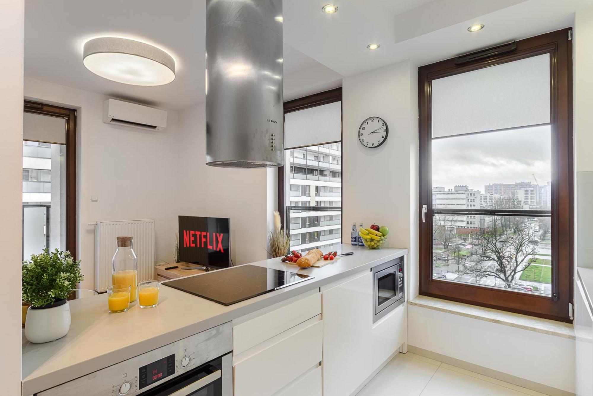 Cozy Family Apartments With Balcony Near Zlote Tarasy Warsaw Bilik gambar