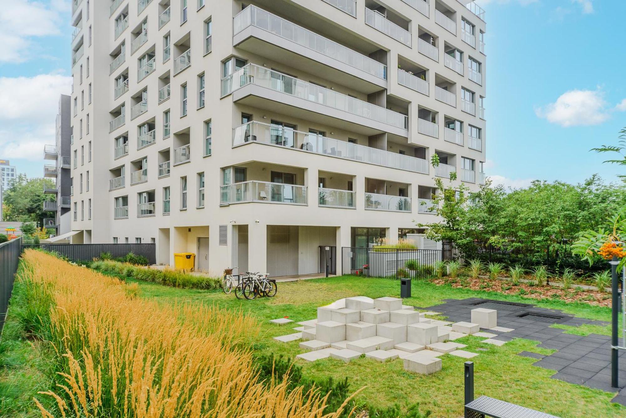Cozy Family Apartments With Balcony Near Zlote Tarasy Warsaw Bilik gambar
